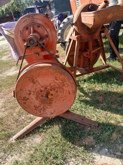 Vând mori după tractor