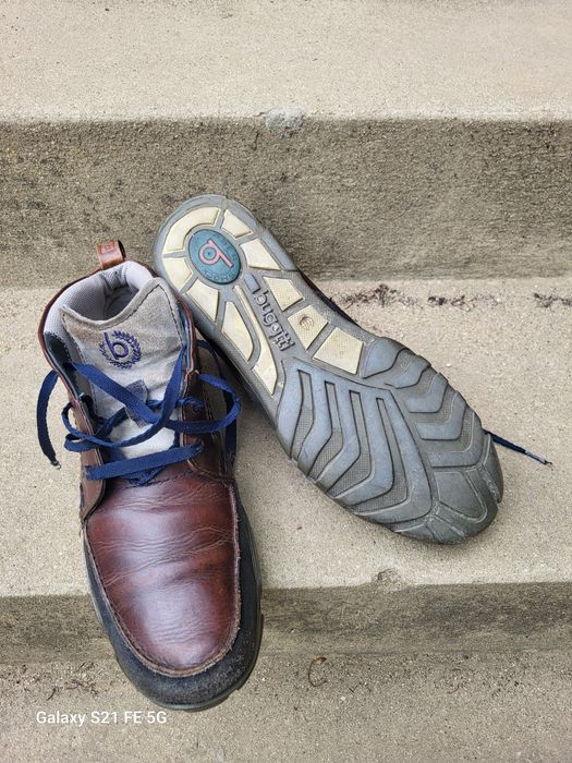 Ghete piele Bugatti marimea 44  100 ron