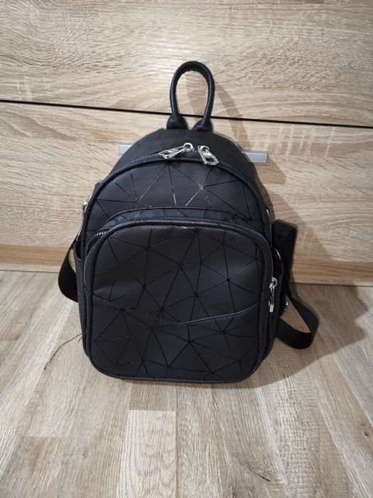 Дамска кожена раница