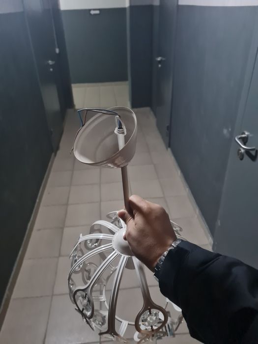 Продам люстру новую