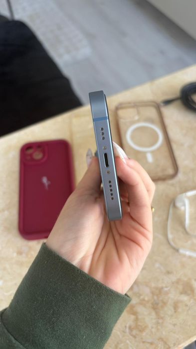 iPhone 14 Albastru 256 GB – Impecabil, fără zgârieturi + accesorii
