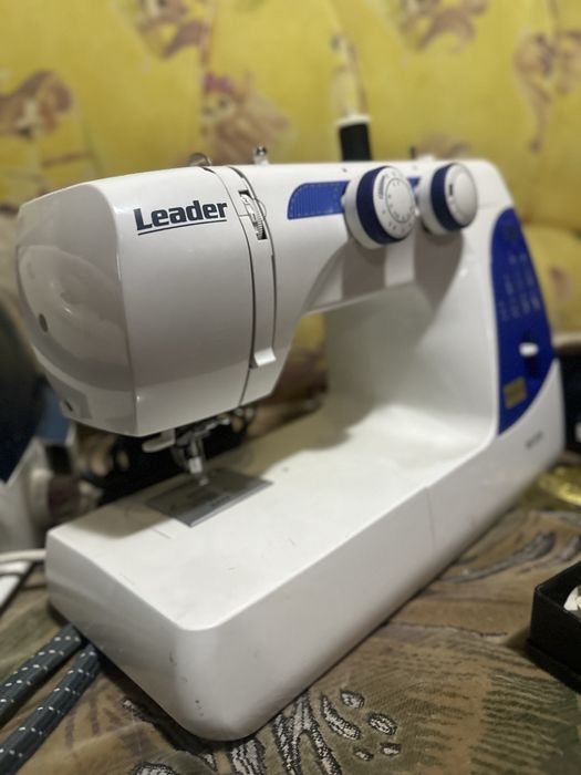 Швейная машинка Leader