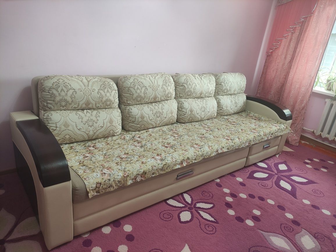 Продам диван почти новый