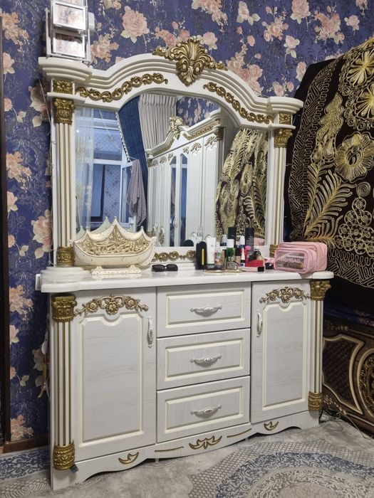 Spalni garnitur sotiladi