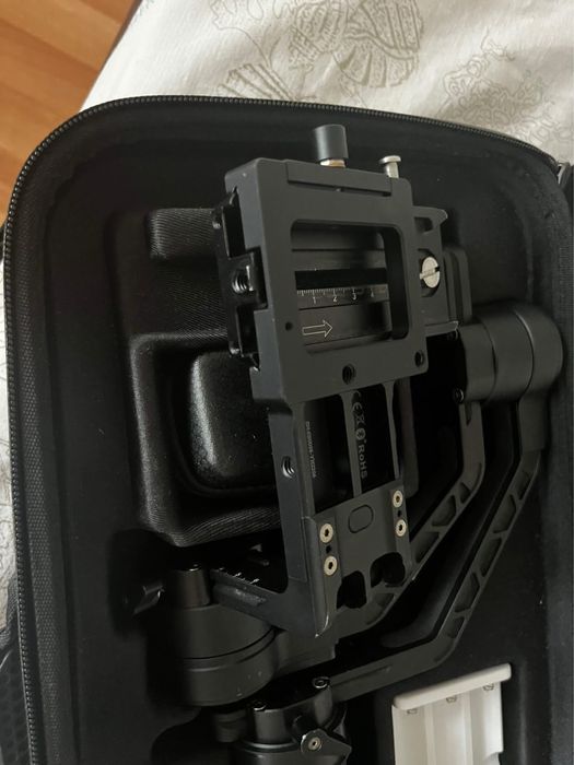 Vand trepied plus gimbal impecabile