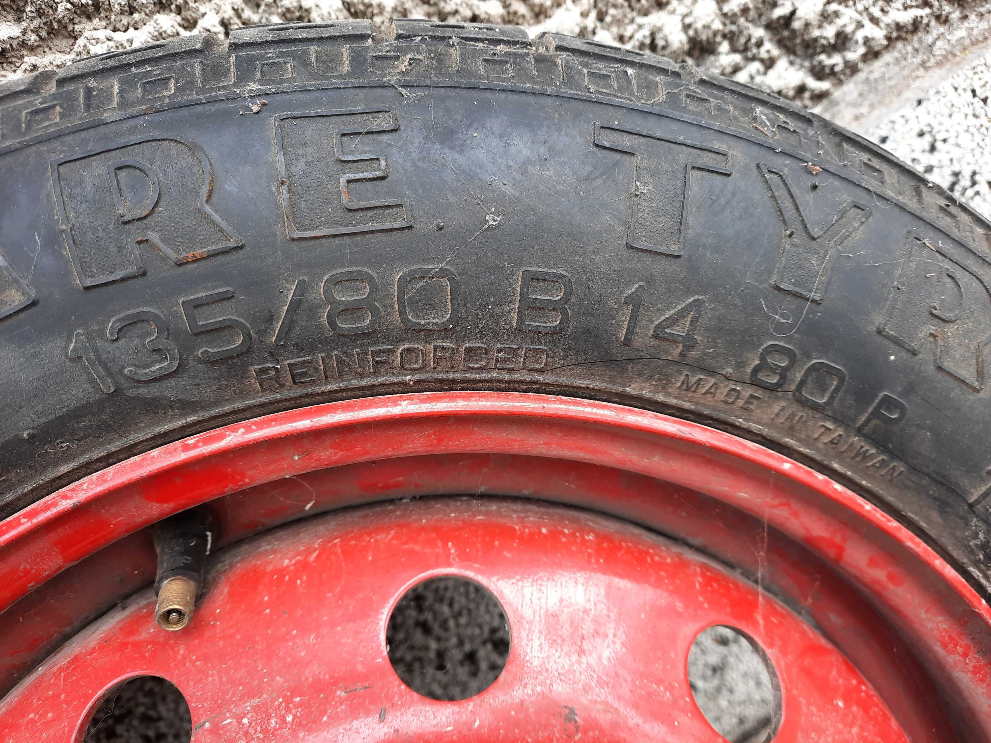 Продавам резервна гума патерица 135/80 R 14