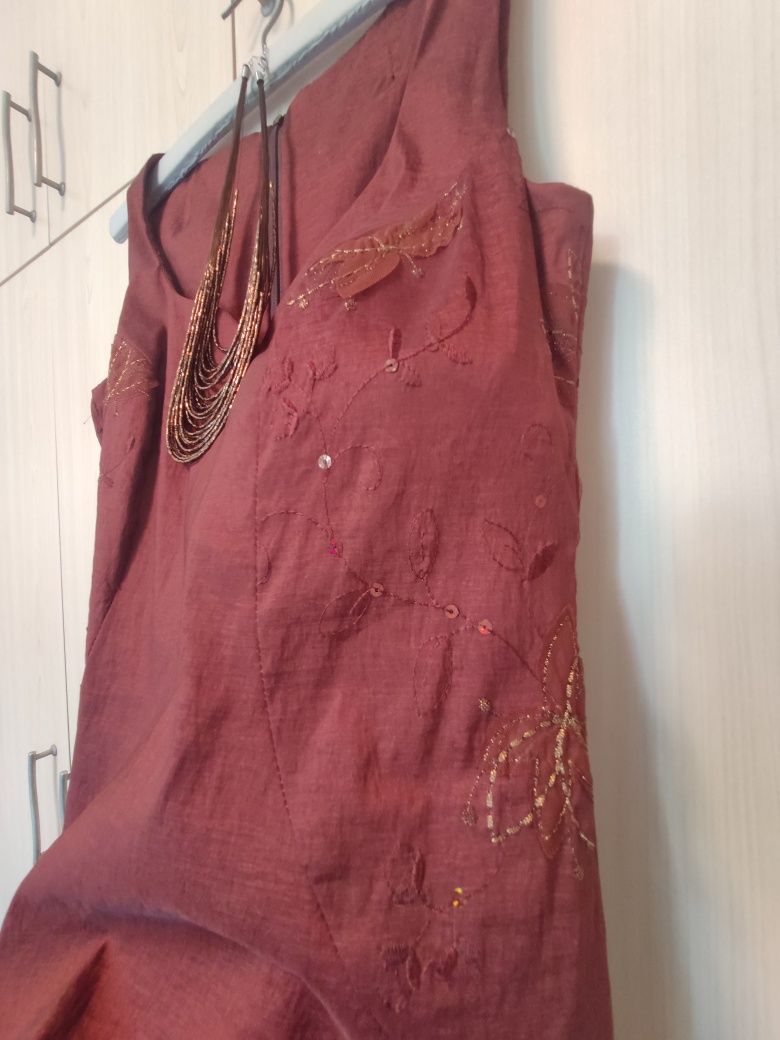 Rochie vișinie din tafta