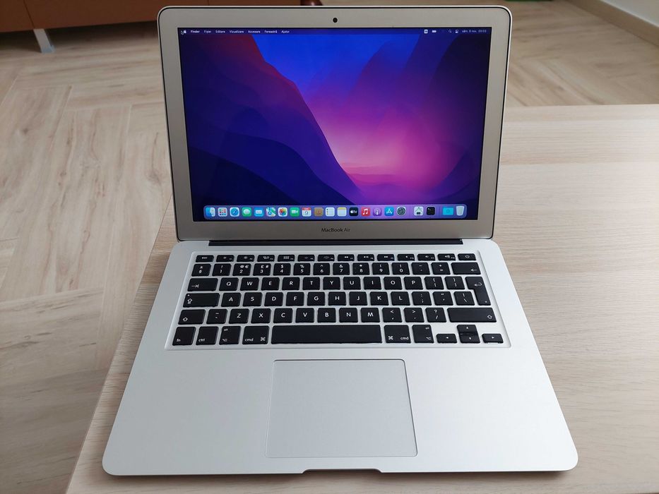 Laptop Apple Macbook Air 13" i5 , 8 Gb RAM, SSD 256 Gb