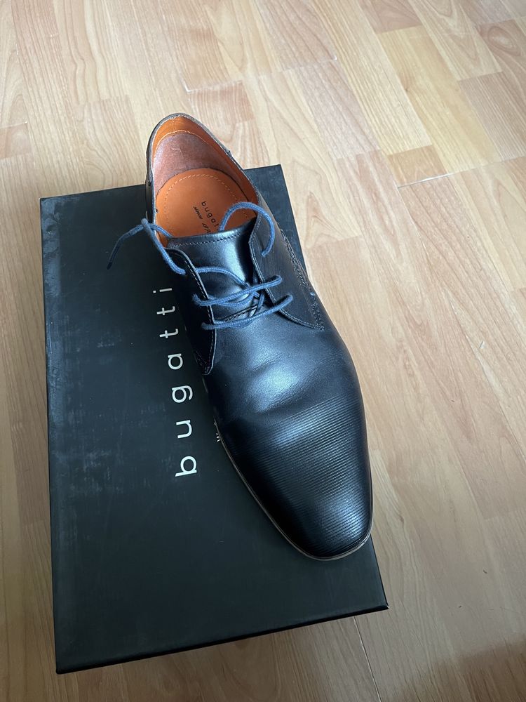 Обувки за бал Bugatti - нови  (черни със сини връзки)