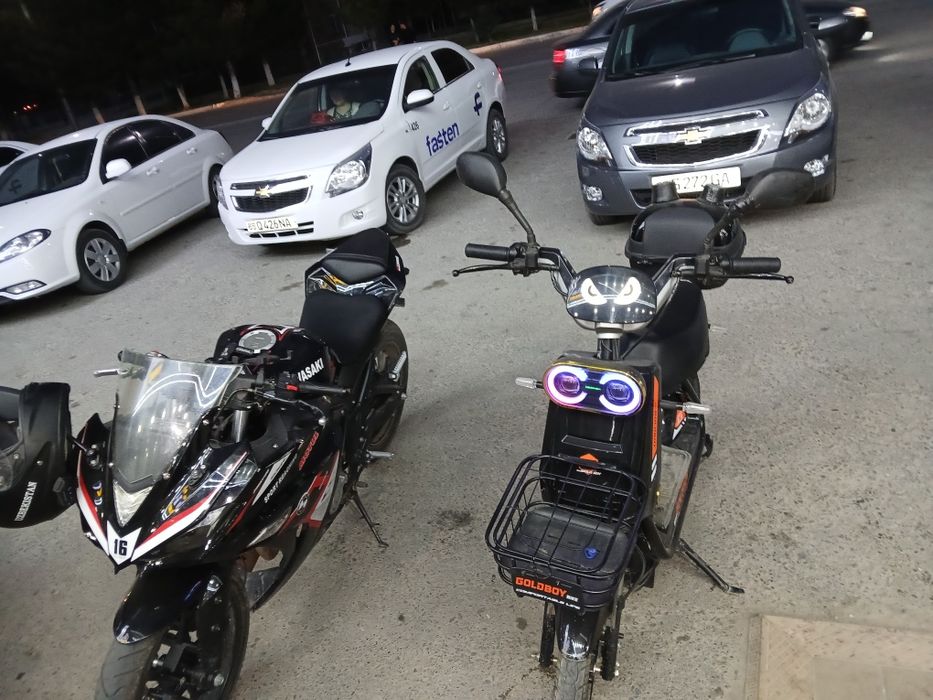 Скутер сотилади.