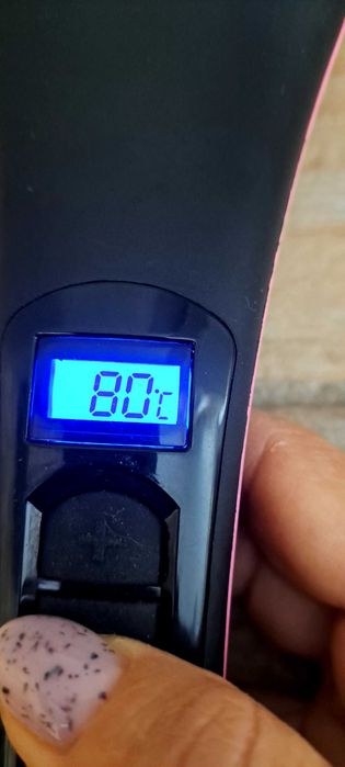 Електрическа четка за изправяне на коса.