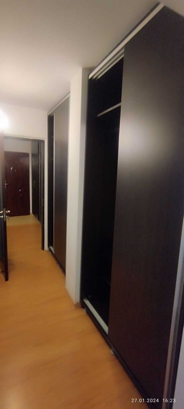 Vând închiriez apartament 3 camere