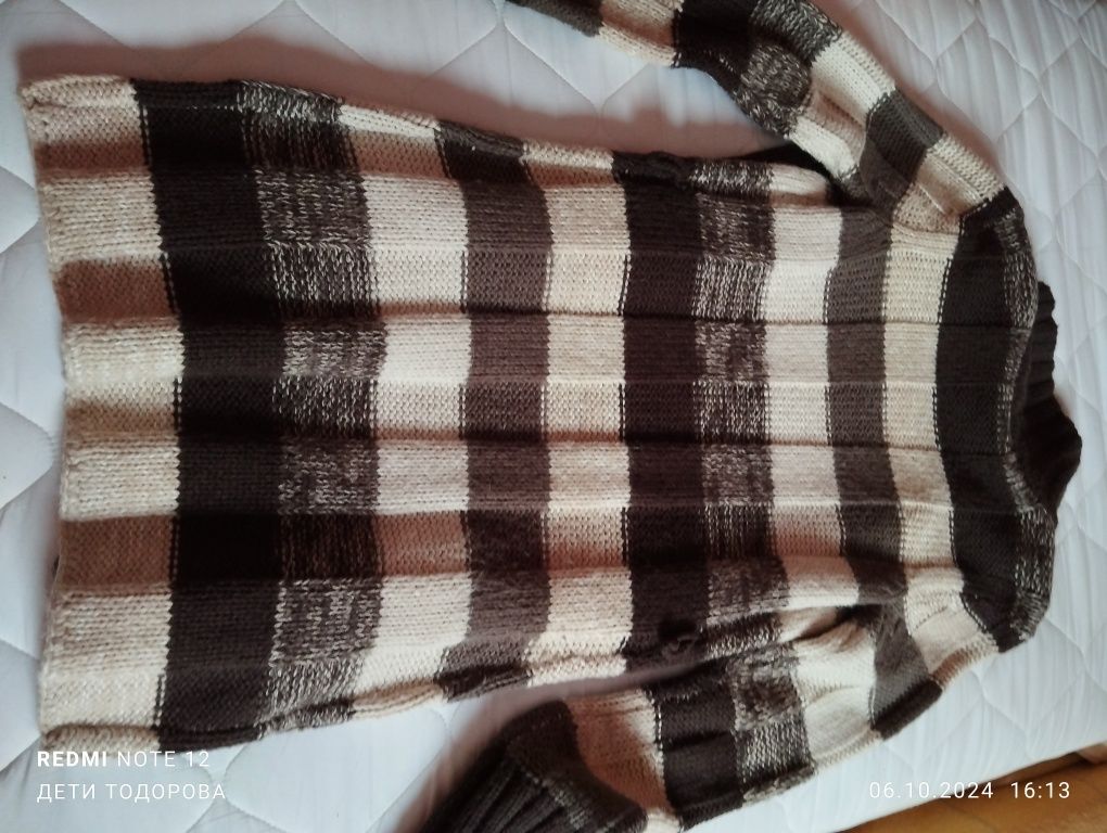 Продавам нова жилетка.