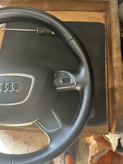 Волан мулти и Airbag от Ауди А4 А5 A3  Audi A4 A3 A5 Q3 Q5 8V0880201