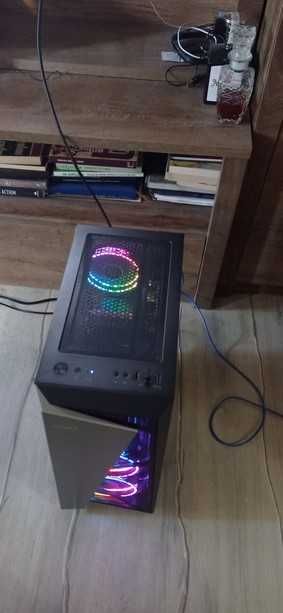 Продавам компютър