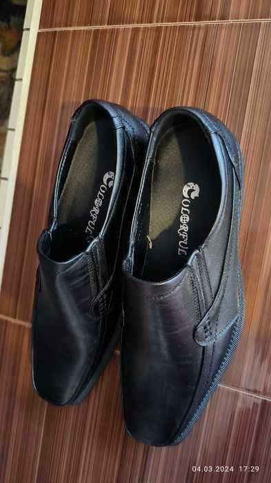 Vând pantofi eleganți