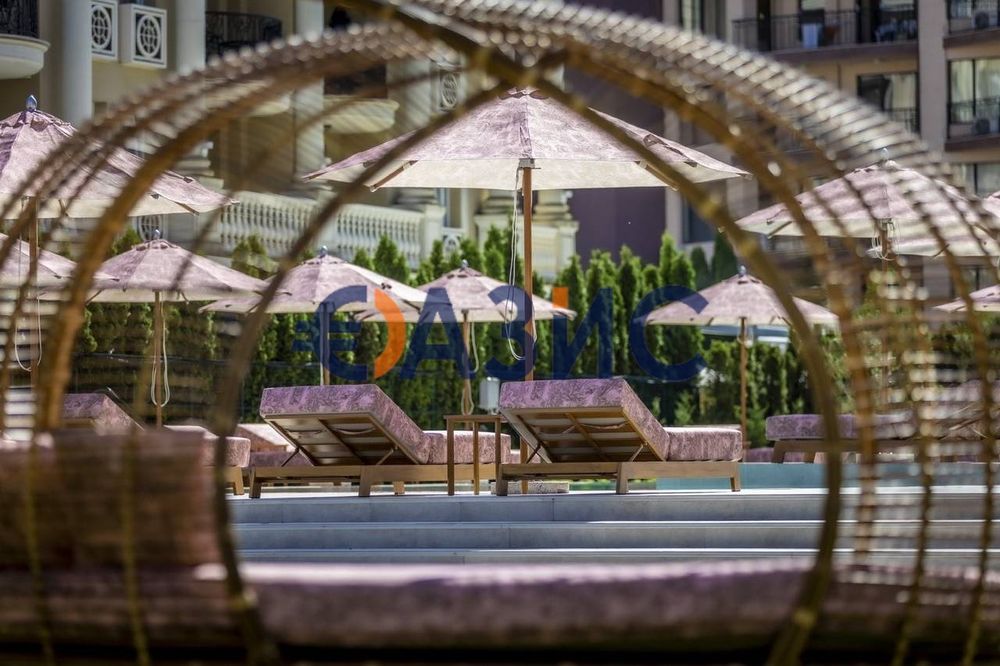 Тристаен апартамент в бутикова сграда на първа линия - Комплекс - Ж