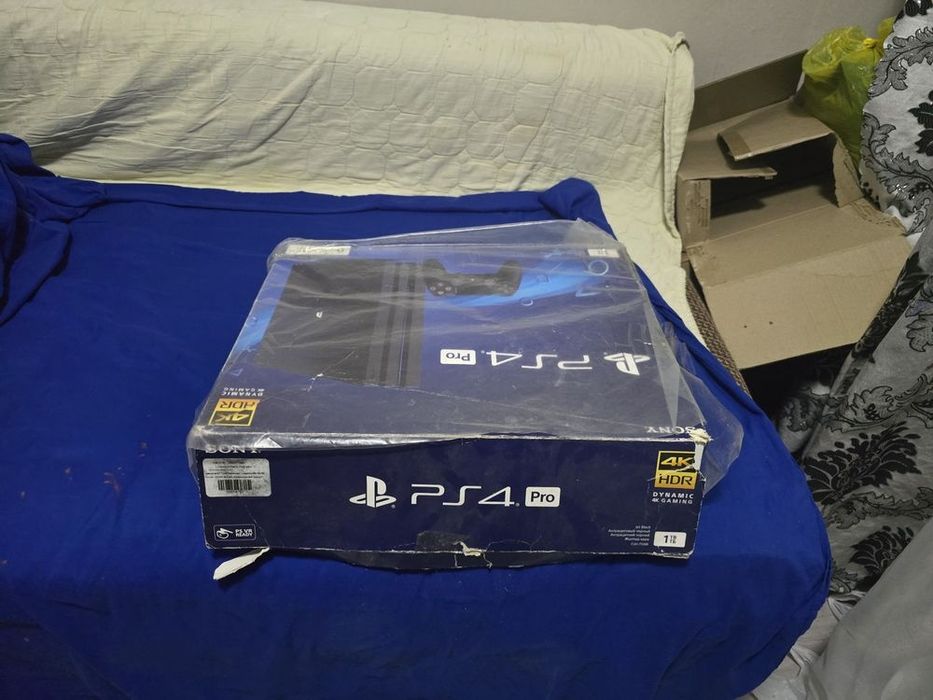 Продам ps 4 pro в отличном состоянии