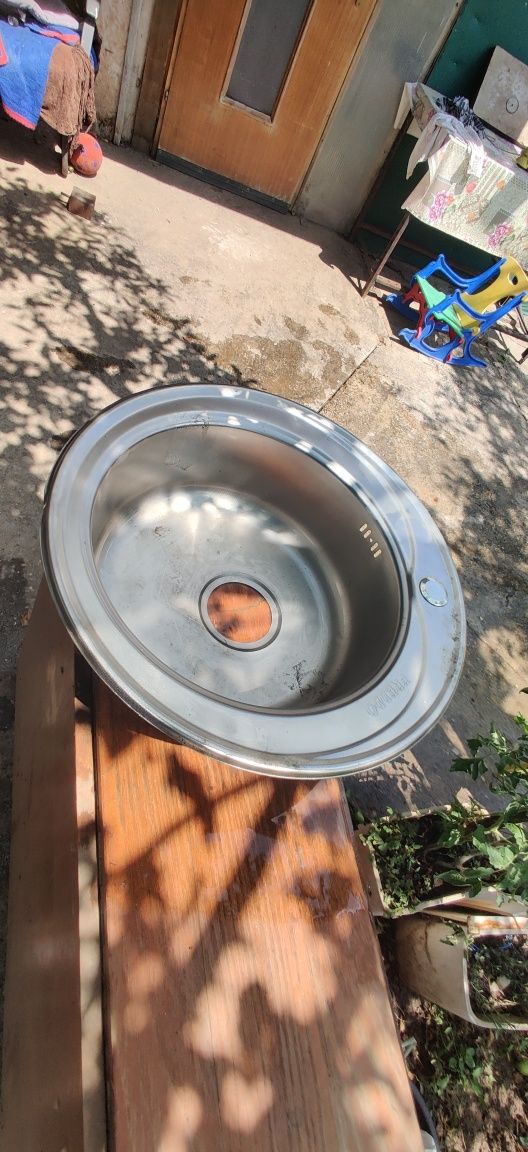 Chiuvetă inox anticalcar Ø50 cm + clipsuri fixare – Nouă, preț fix 60