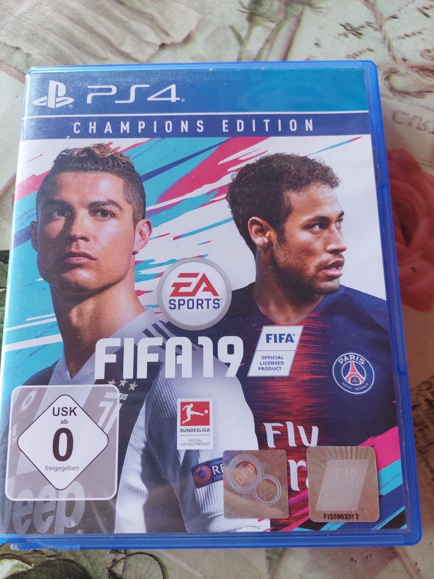 Vând joc PS4 - FIFA19