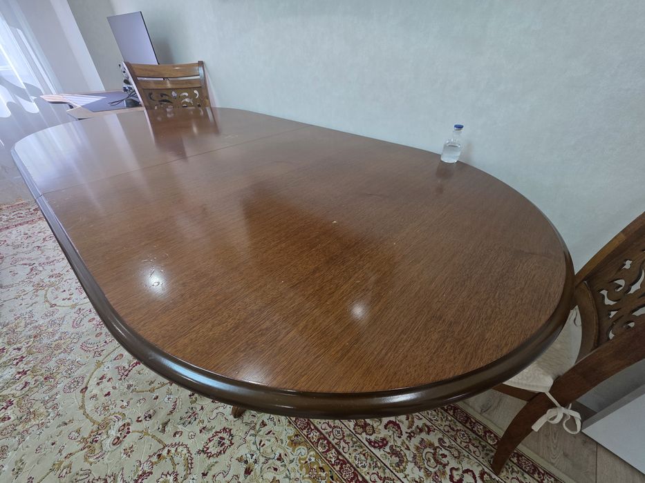 Стол со стульями