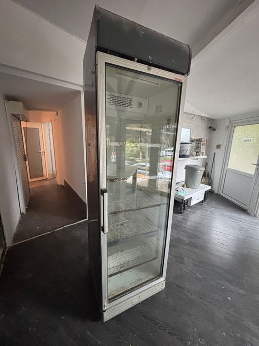 Хладилна витрина