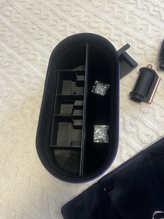 Продава се сешуар Dyson Aiwrap