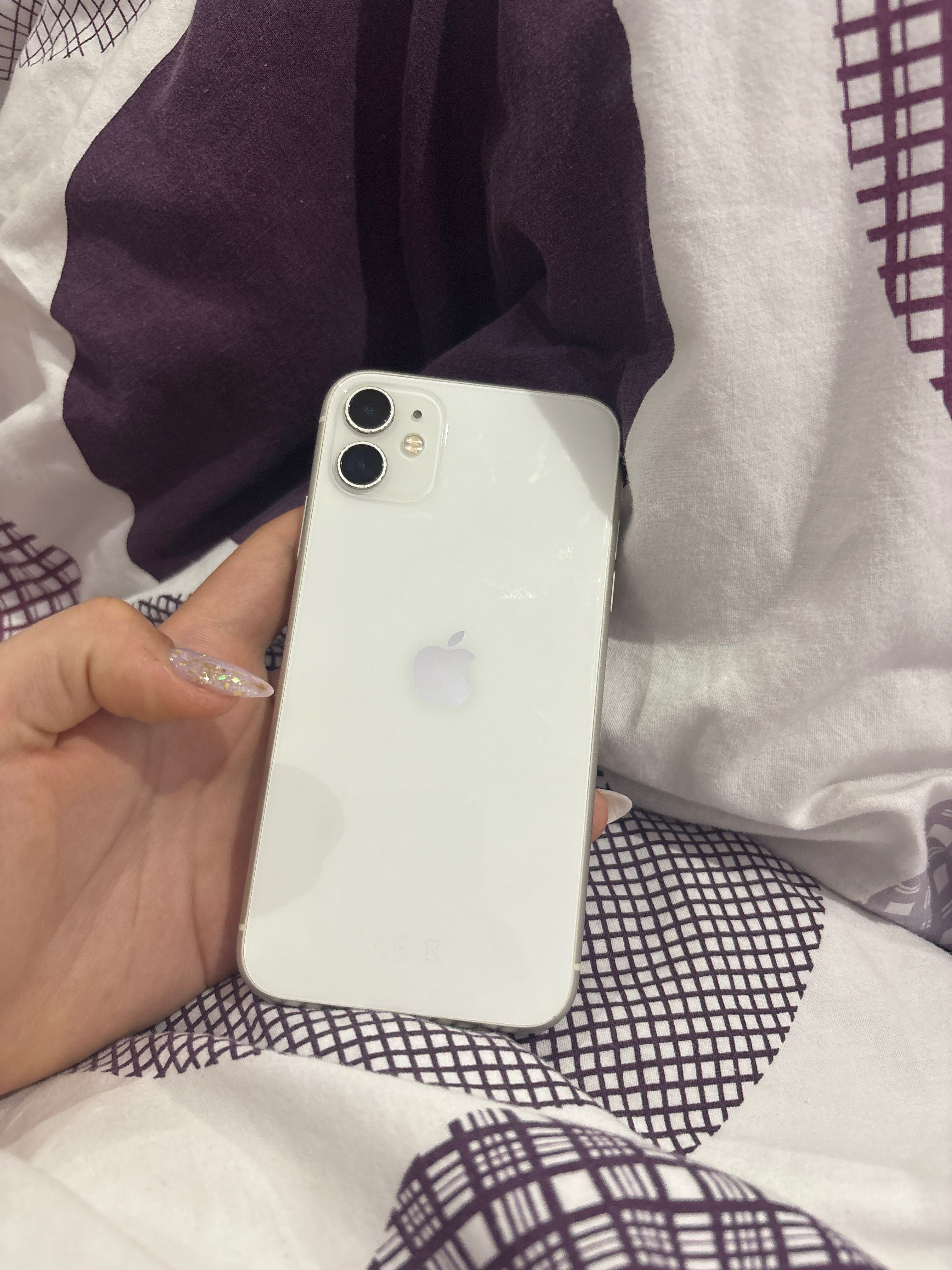 Продавам Iphone11 300лв.