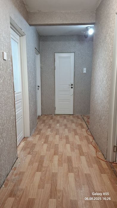 Поклейка обоев !