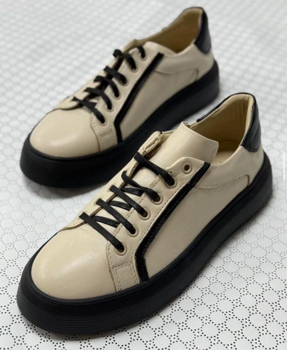 Продавам страхотни дамски кецове на марката Мартини