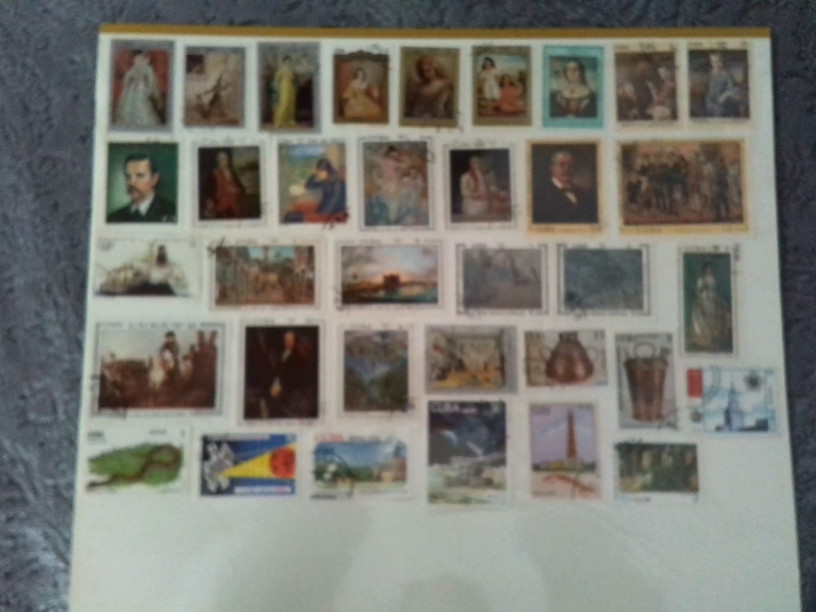 541 броя пощенски марки