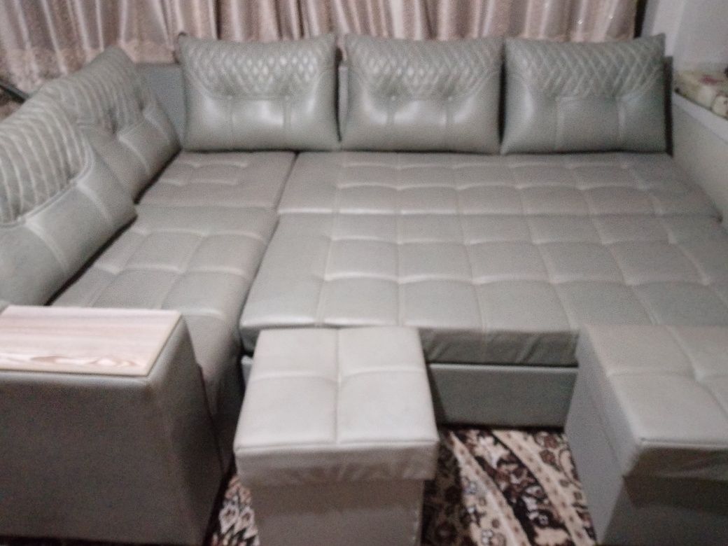 Spalni hamda divan