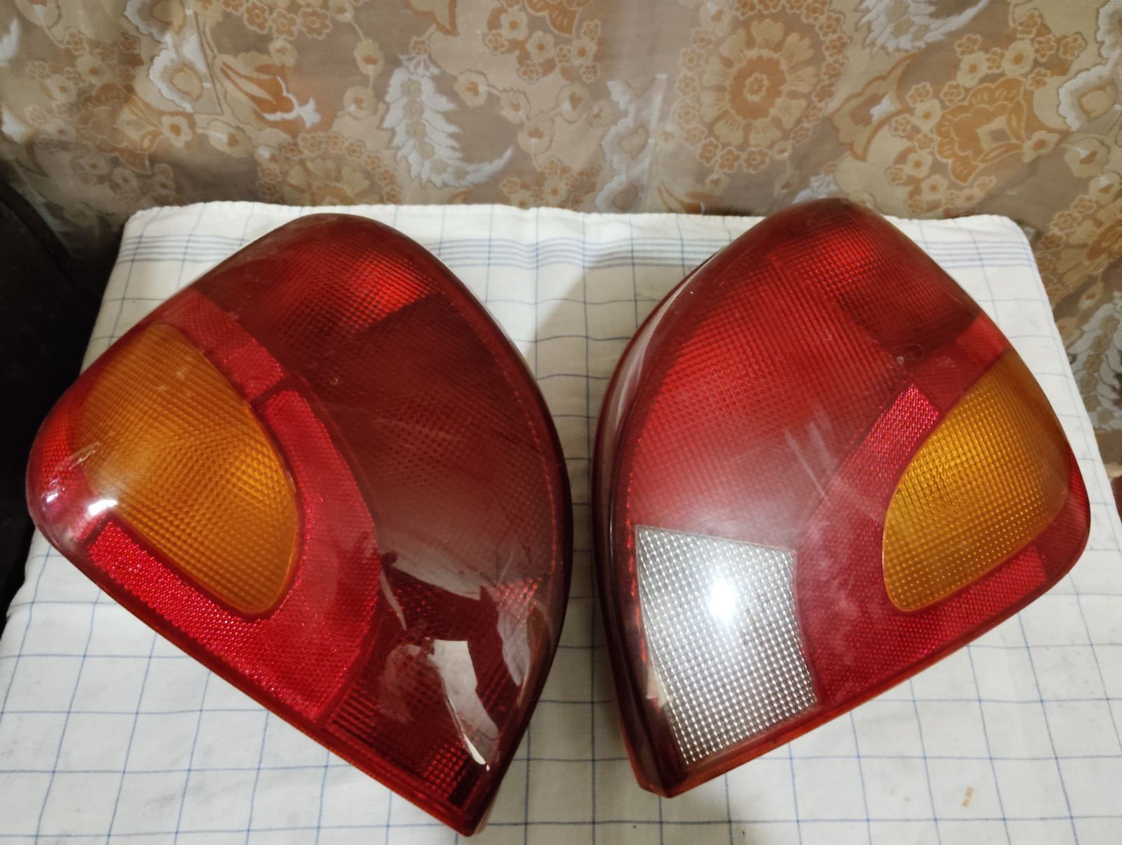 Ляв и десен стоп за Ford Fiesta 1995/2002 и Mazda  121