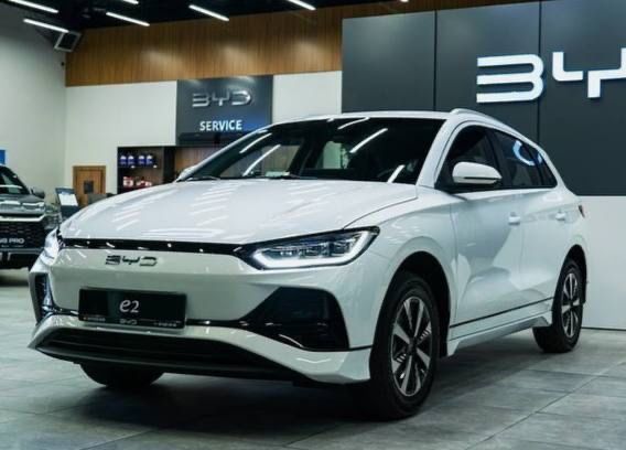 BYD E2 model yangi salonda 8 yil garantiyali