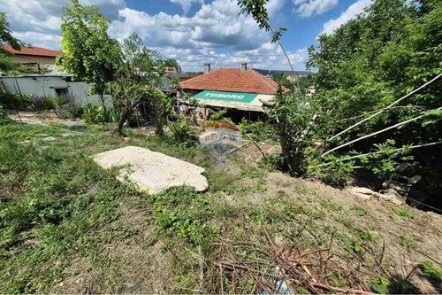 Парцел с бизнес за продажба в село Кранево T3950