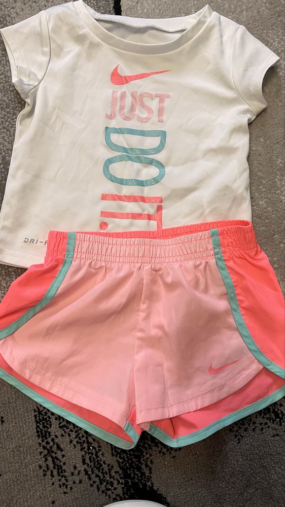 Nike.      Ннмн