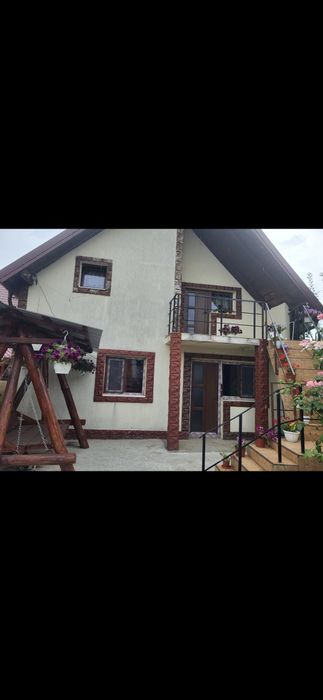 Închiriez apartament în Curtea de Argeș .