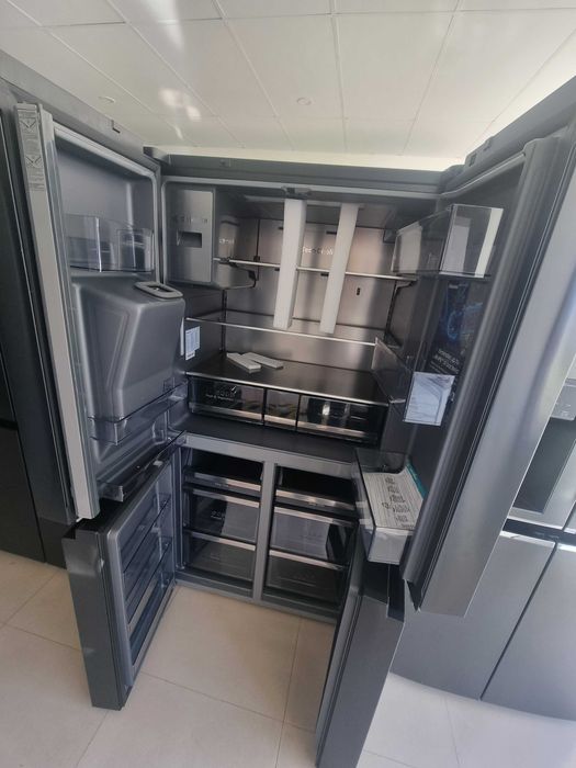 Хладилник Hisense RQ760N4IFE