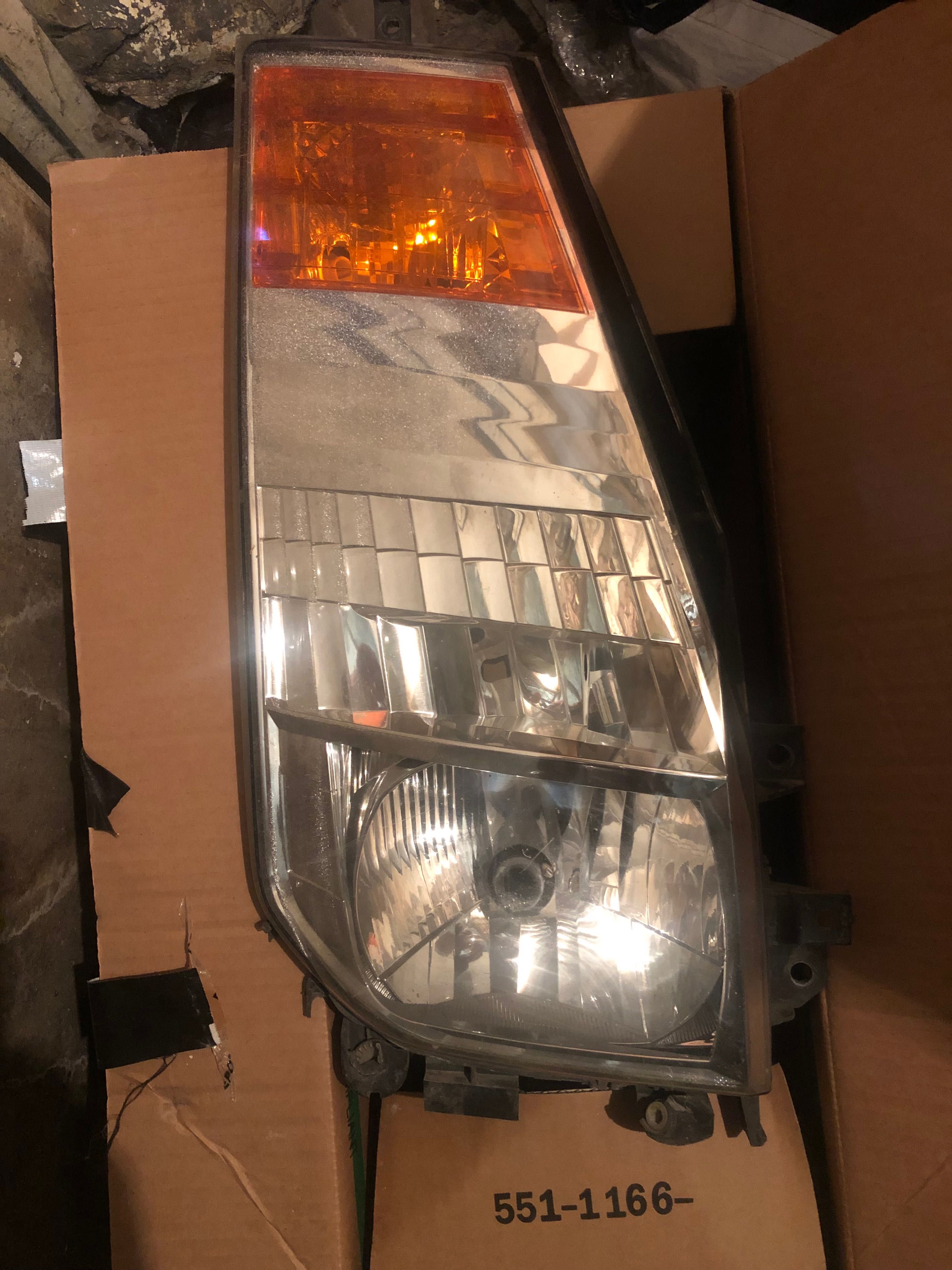 Nissan Cabstar Фар Десен