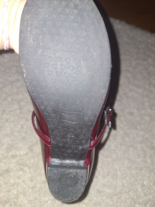 Pantofi de lac visinii