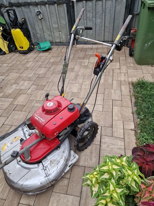 Vand masina de tuns iarba inalta Honda