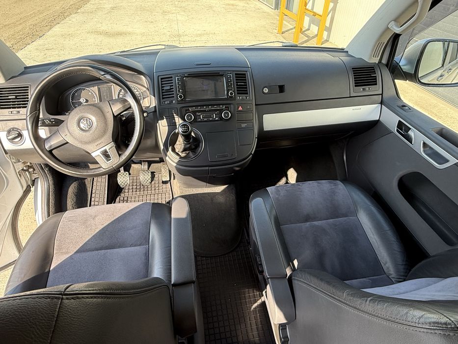 VW Multivan Lung 8 locuri 2012