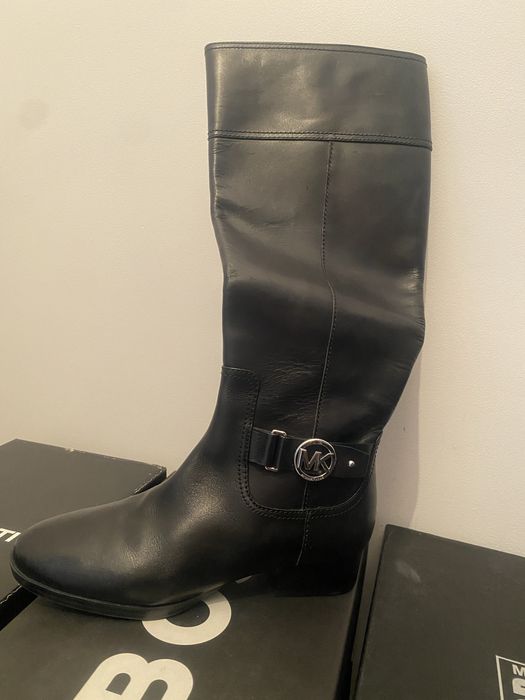Vând cizmă Michael Kors