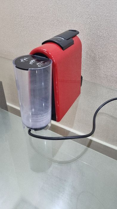 Vand apart de cafea Nespresso Essenza Mini Rosu + Container zahar