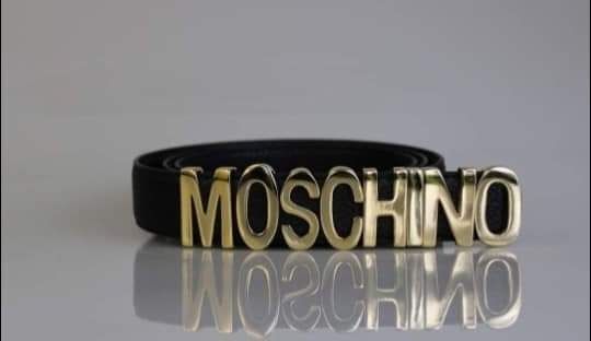 Curele Moschino super model import Italia, logo metalic auriu