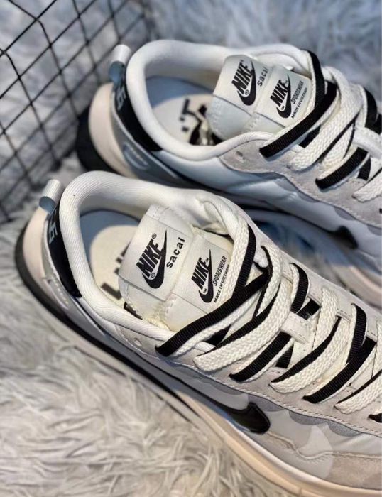 Нови дамски маратонки Sacai x Nike VaporWaffle Sesame and black