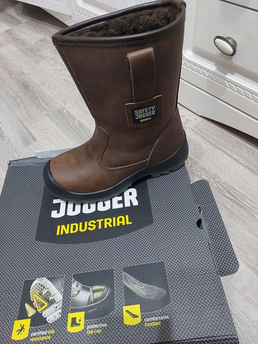Продам женскую кожанные  спецобувь