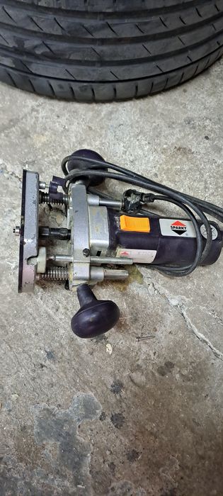 Предлагам оберфреза Sparky  в работещо състояние и в запазен вид.
Реа