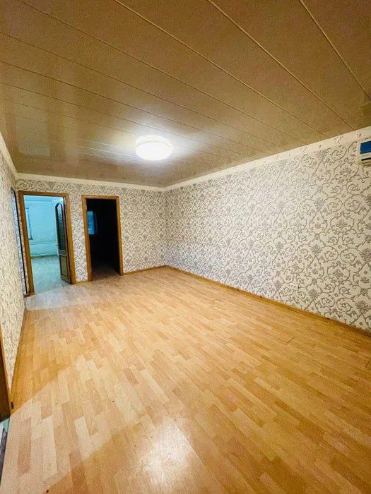 Срочно! Квартира на Шота Руставели 3/4/4 общ пл 70м ,балкон 2*6