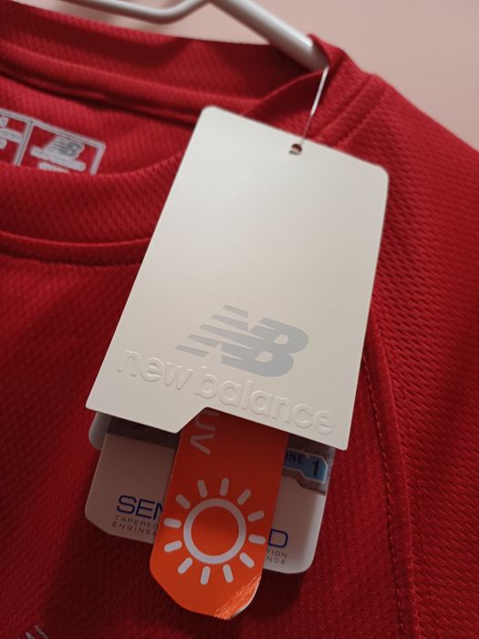 Чисто нова с етикет New Balance дамска спортна тениска